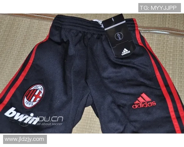 足球明星训练裤时尚潮流解析展现运动魅力与个人风格的完美结合